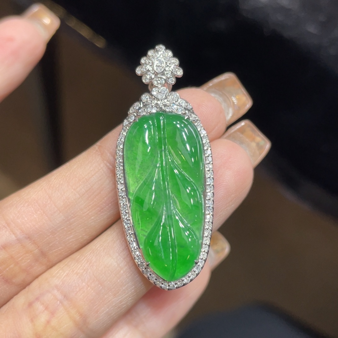 翡翠颈饰18K金镶嵌天然缅甸翡翠