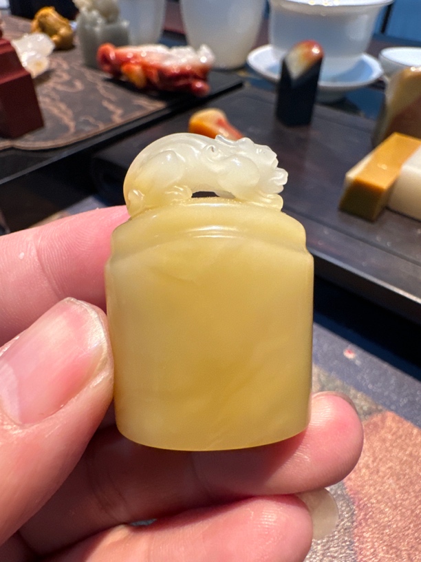 瑞兽造型寿山芙蓉石精美印章