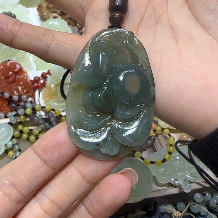 蛇纹石玉吊坠未镶嵌