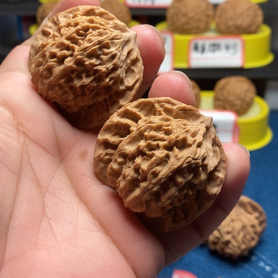 文玩核桃吊坠海全品盘龙纹