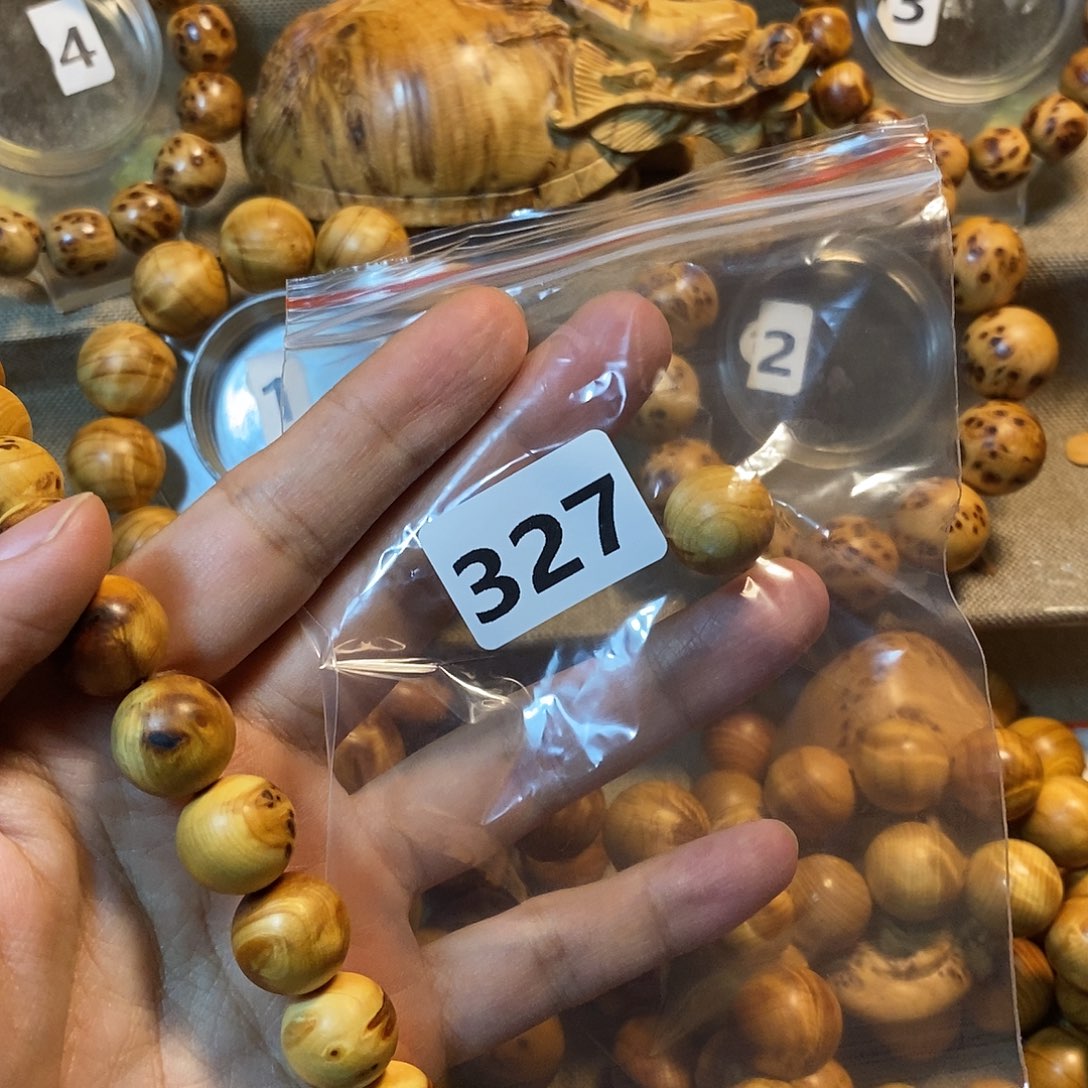 柏木（崖柏）不****间瑕疵碳化崖柏1.5双色—327