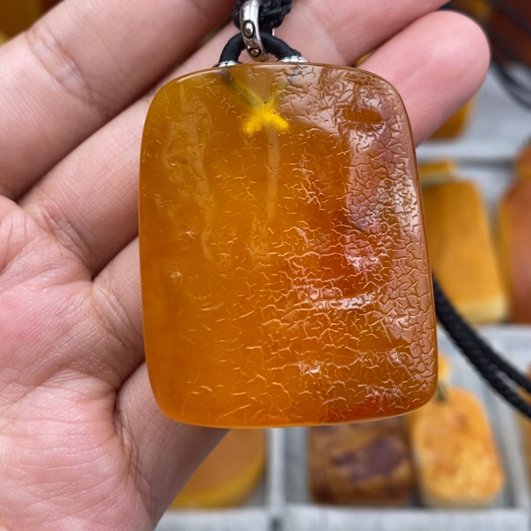 琥珀吊坠(赠链)未镶嵌