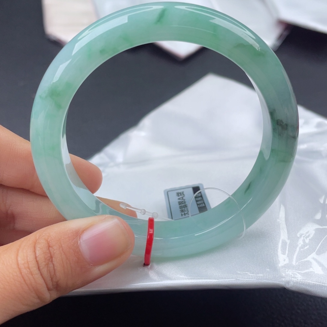 翡翠手镯未镶嵌58圈