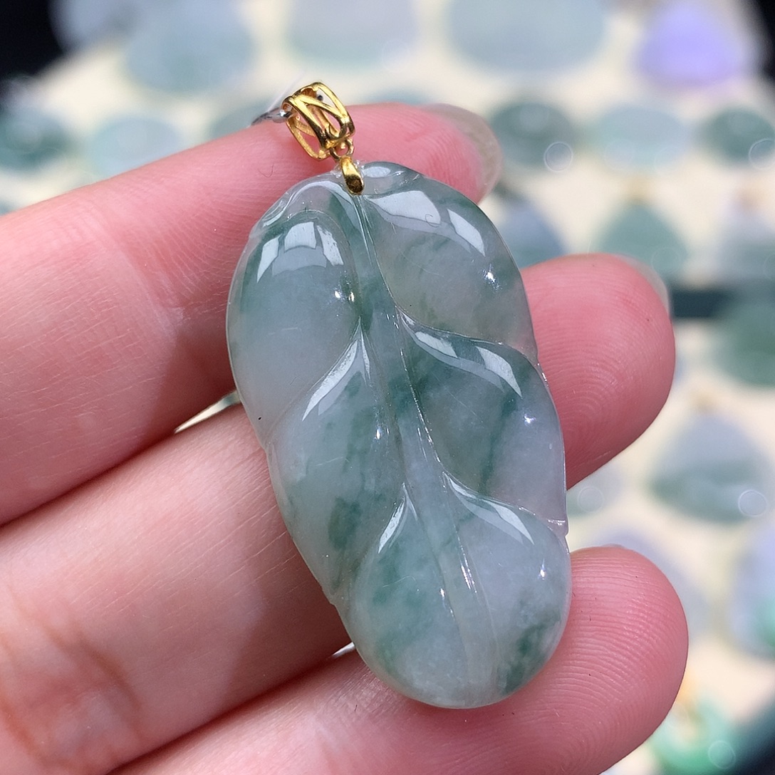 翡翠18K金镶嵌颈饰金枝玉叶