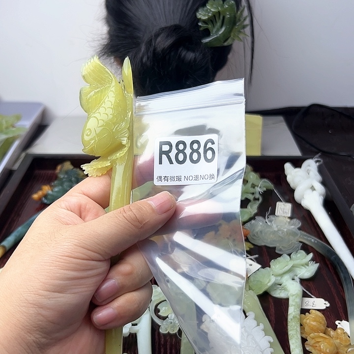 蛇纹石玉发饰合金佑**贝