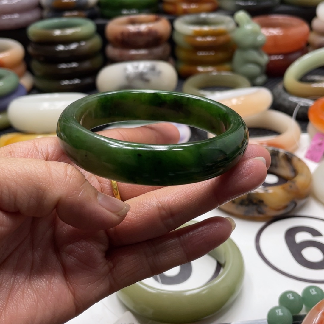 石英岩玉未镶嵌手镯