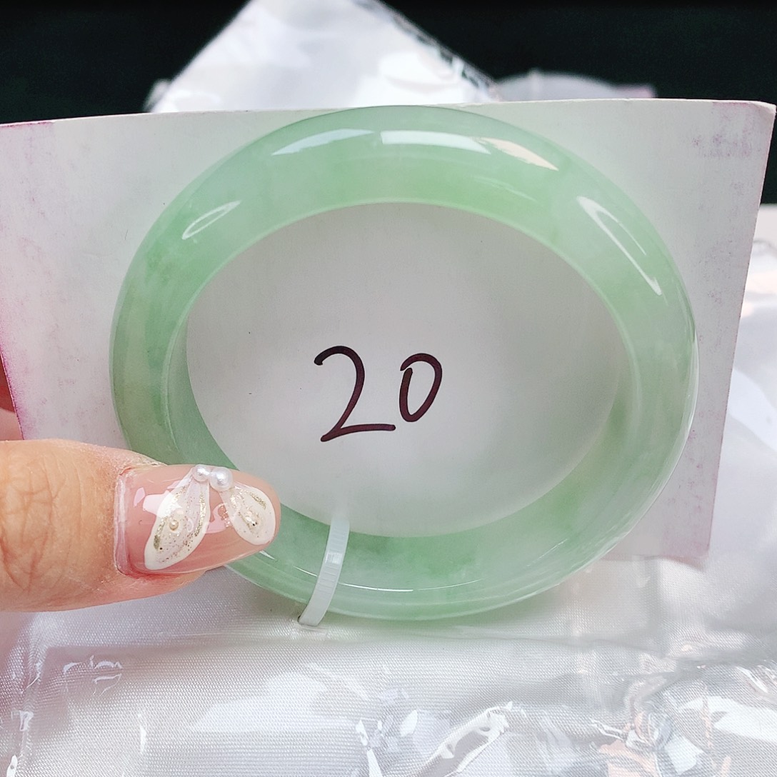 翡翠未镶嵌手镯正圈53.5