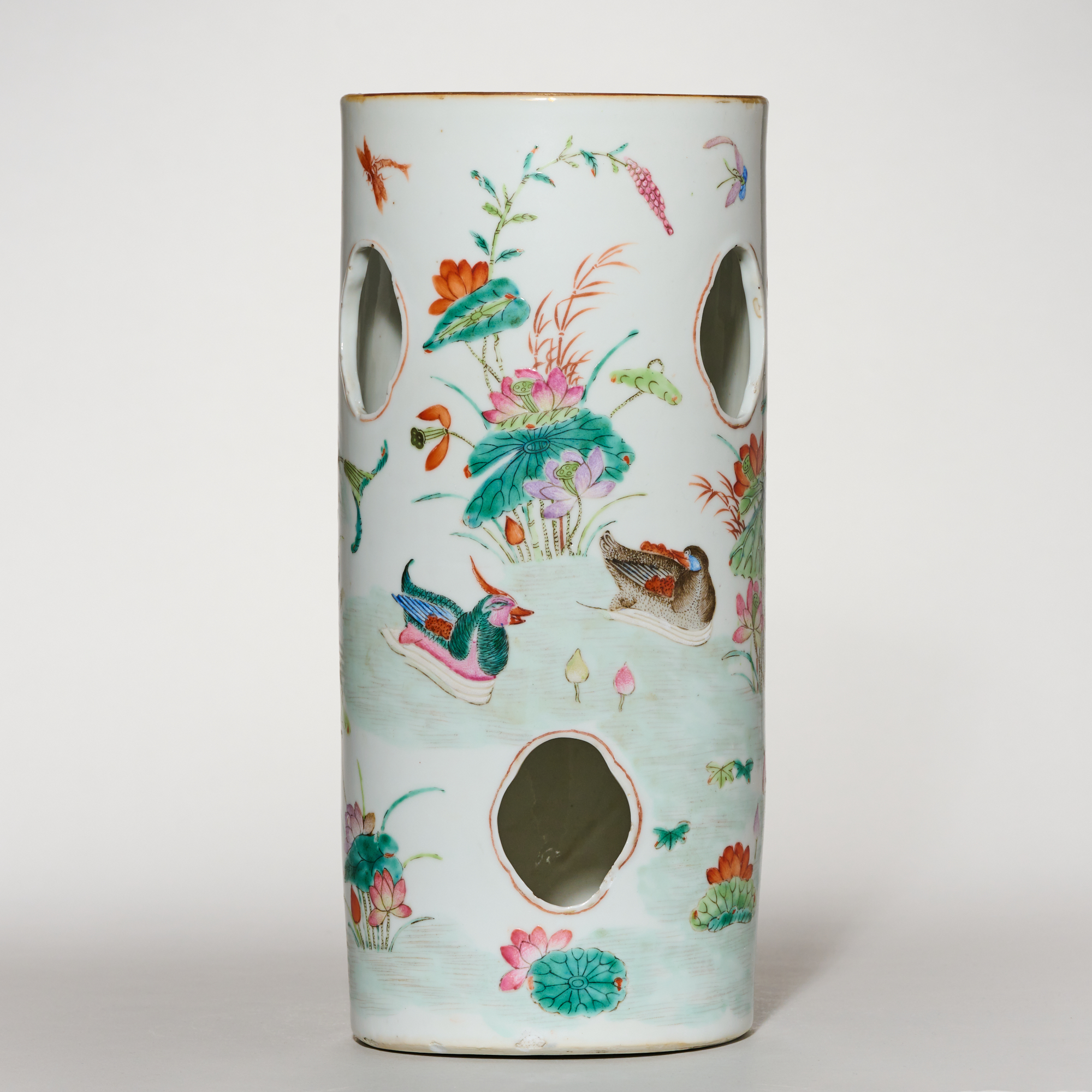 5668清晚期·粉彩荷塘清趣图帽筒【古董拍卖】