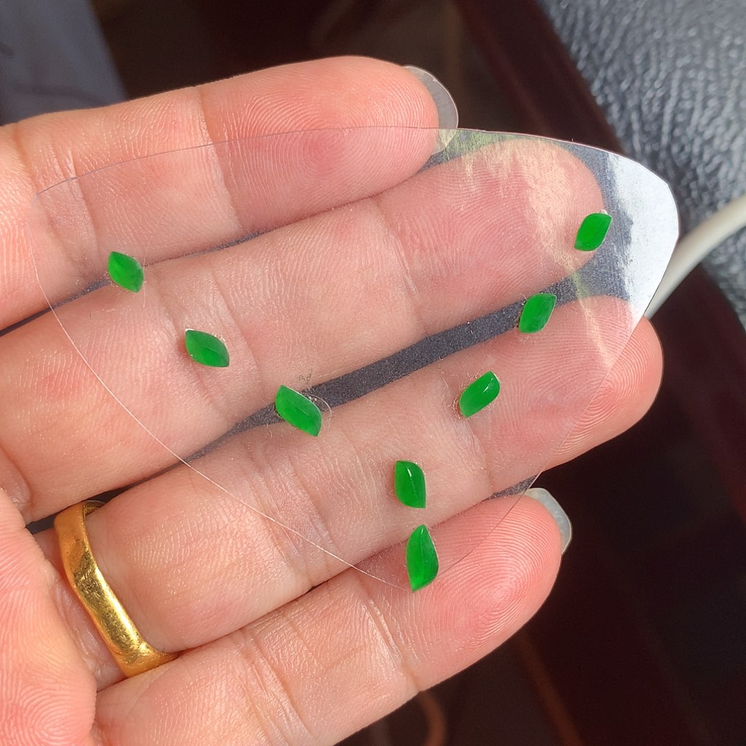 颈饰未镶嵌翡翠天然缅甸a货翡翠阳绿随形