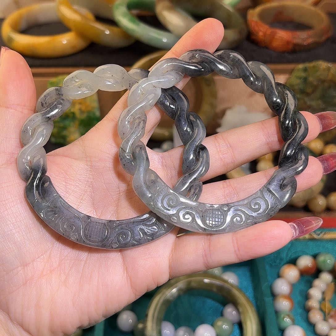 翡翠手镯未镶嵌冰乌鸡麻花镯