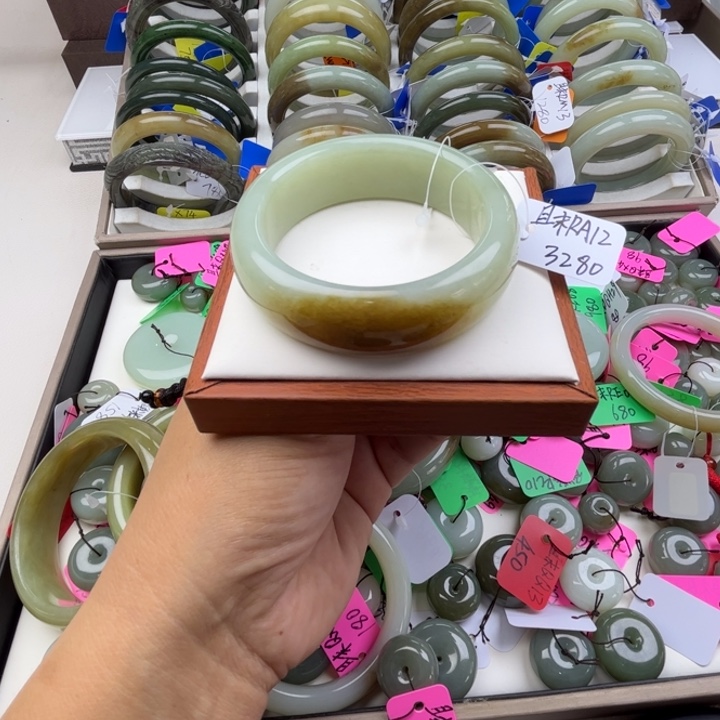 未镶嵌手镯和田玉七月