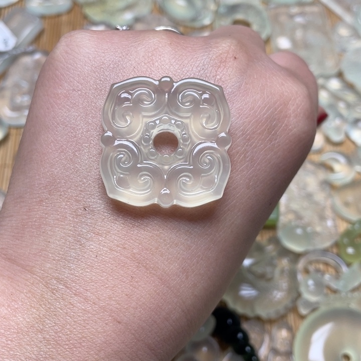 蛇纹石玉颈饰未镶嵌?****3