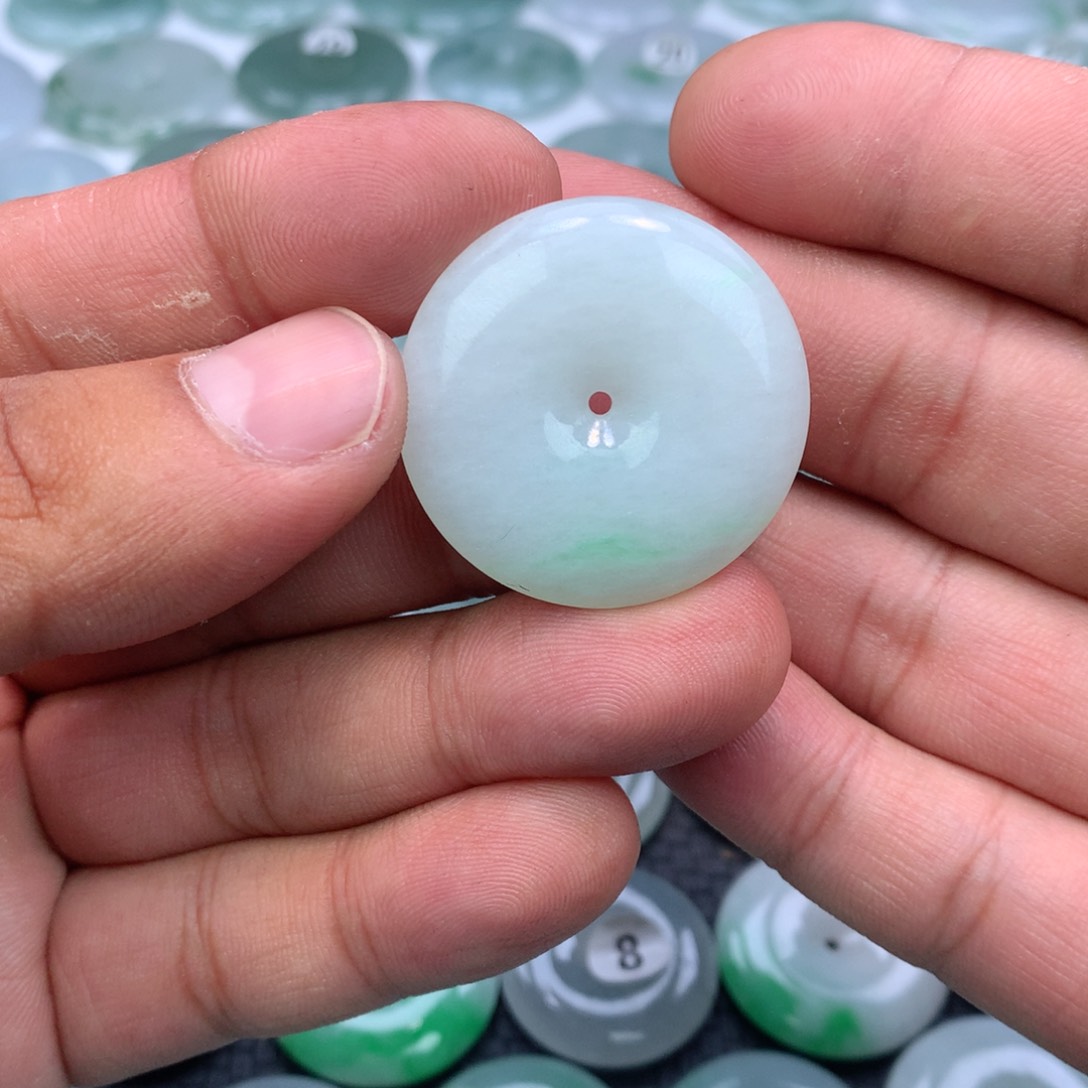翡翠未镶嵌颈饰随**流缅甸天然A货翡翠