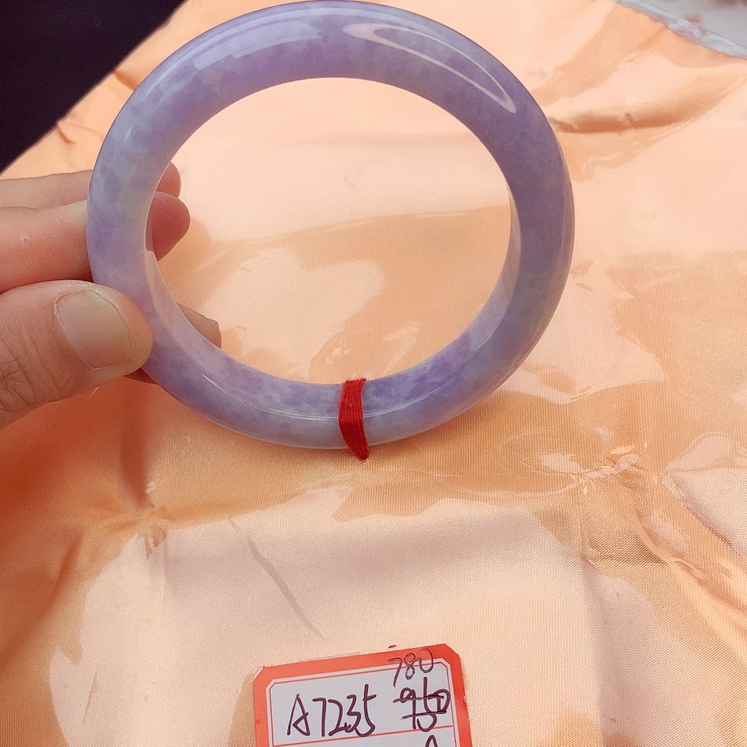 翡翠手镯未镶嵌翡翠