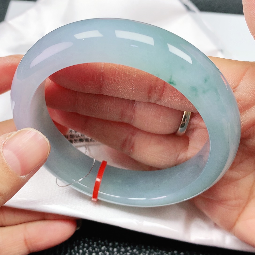 翡翠手镯未镶嵌58轮胎