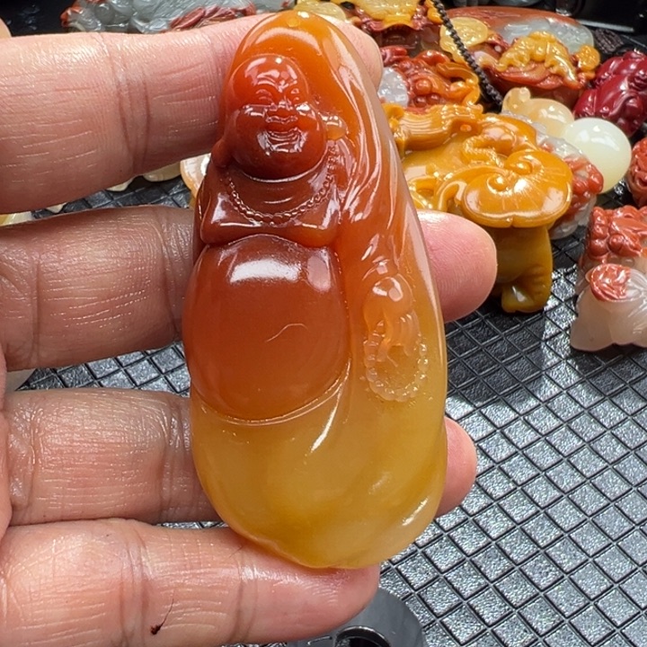 石英质玉（黄龙玉）颈饰未镶嵌