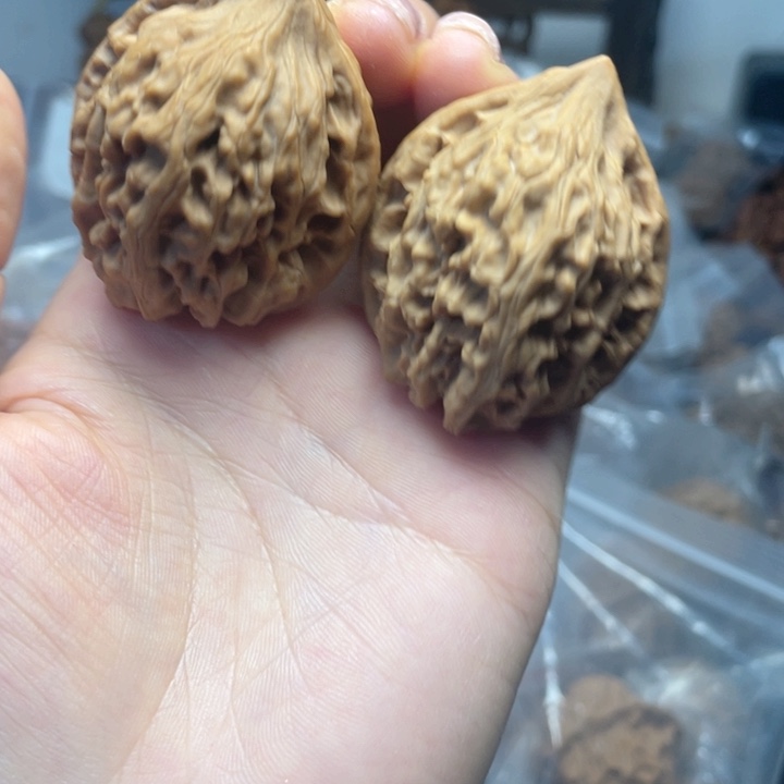 文玩核桃把件秦岭鸡心38