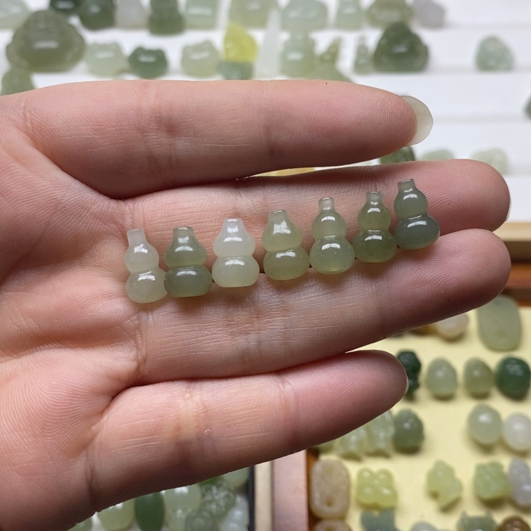 和田玉未镶嵌颈饰听*?