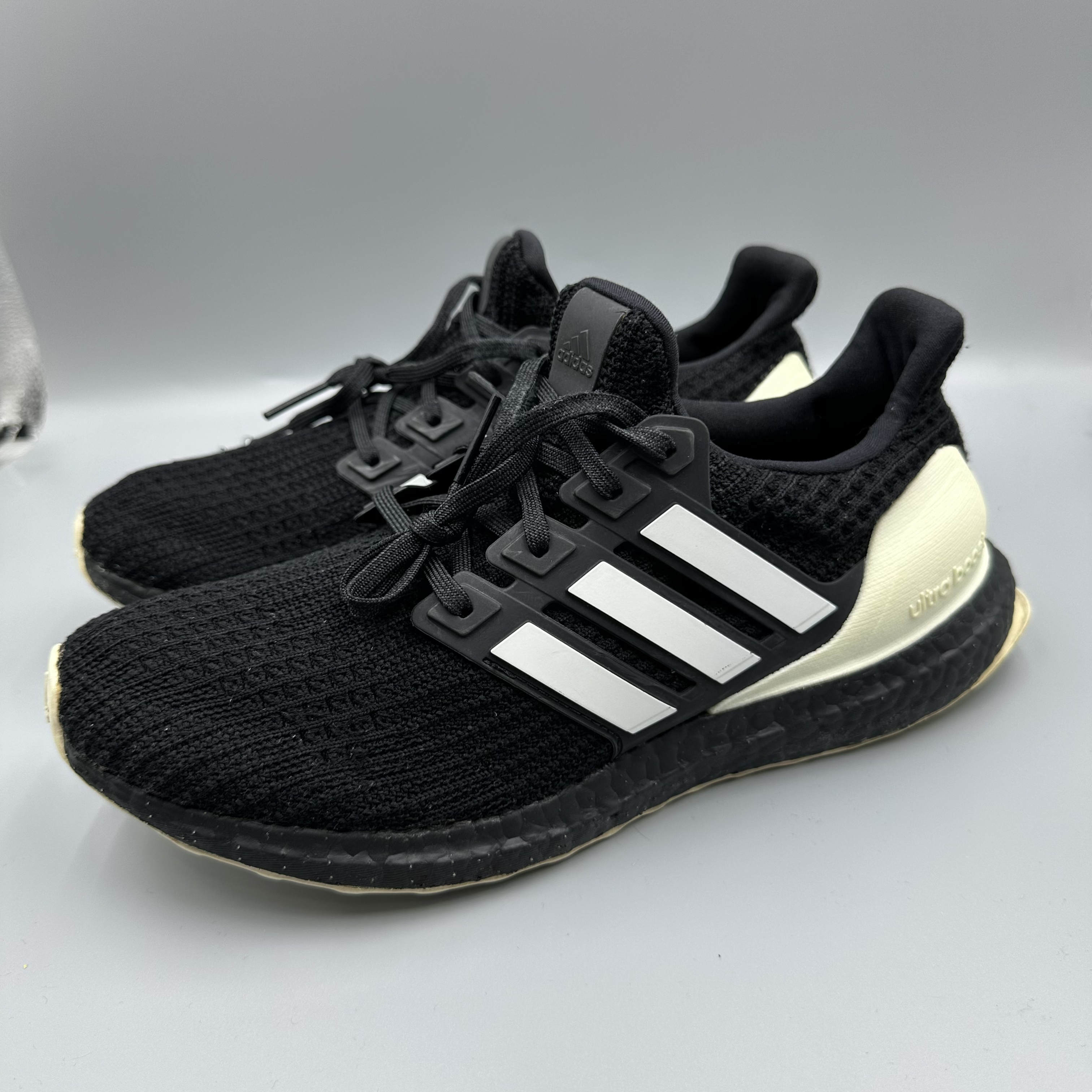 95新 maje 42码/adidas Ultraboost 4.0 低帮跑步鞋 男款 1399