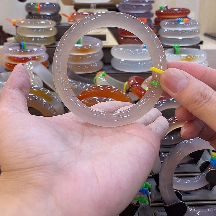 玛瑙/玉髓手镯未镶嵌