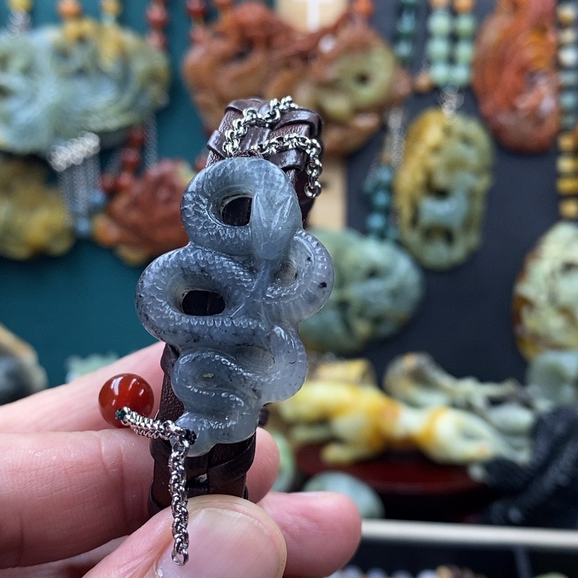 【闪购商品】蛇纹石玉未镶嵌手牌