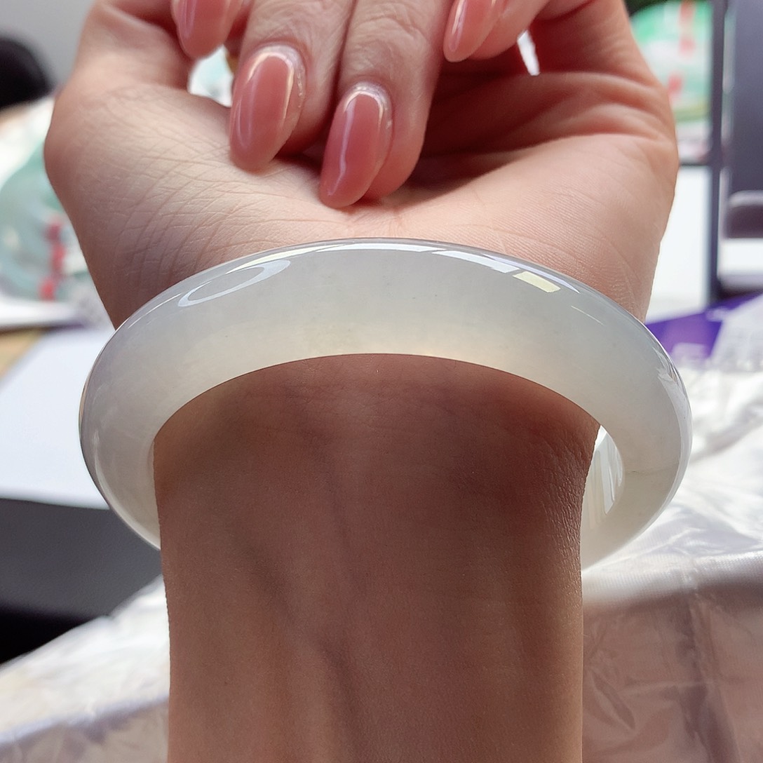 翡翠手镯未镶嵌57圈口高级香槟色系小万战斗机