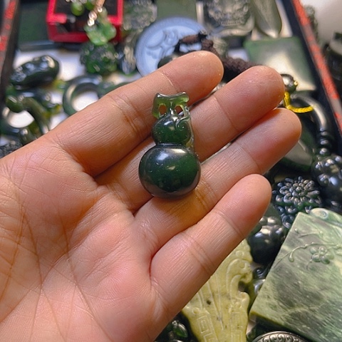 蛇纹石玉颈饰未镶嵌无*