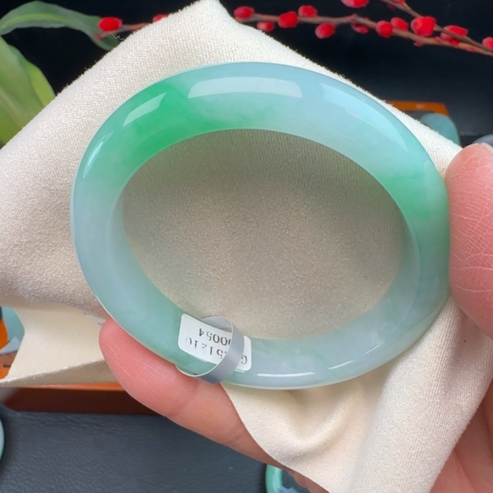 翡翠未镶嵌手镯（贵妃镯）缅甸翡翠