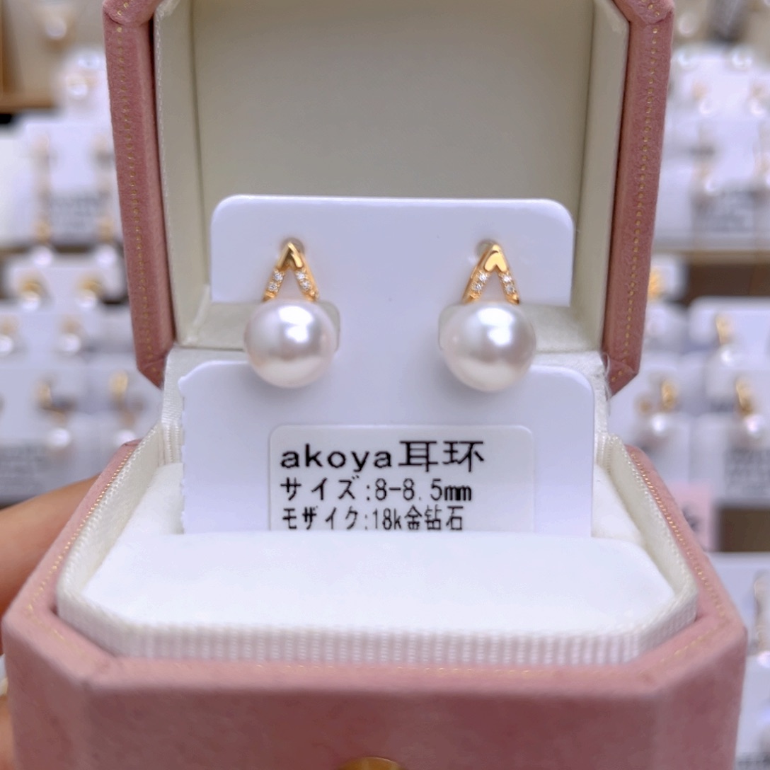 18K金镶嵌海水珍珠耳饰