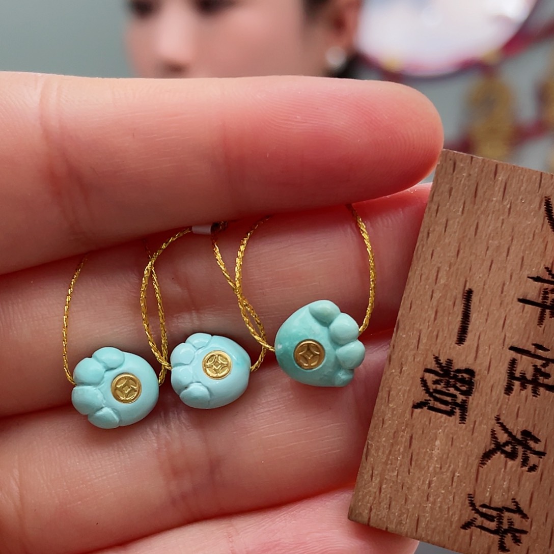 绿松石颈饰未镶嵌