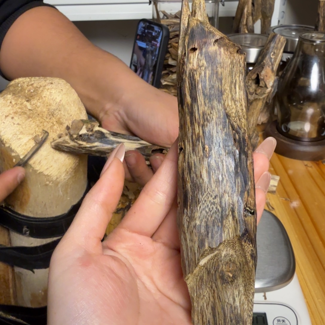 沉香黑棋虫漏香56克