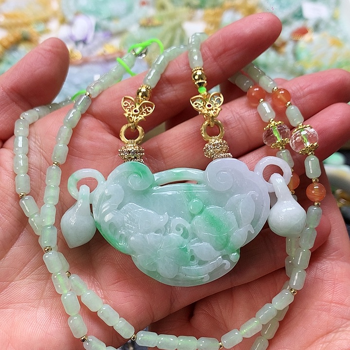 翡翠颈饰未镶嵌吊坠