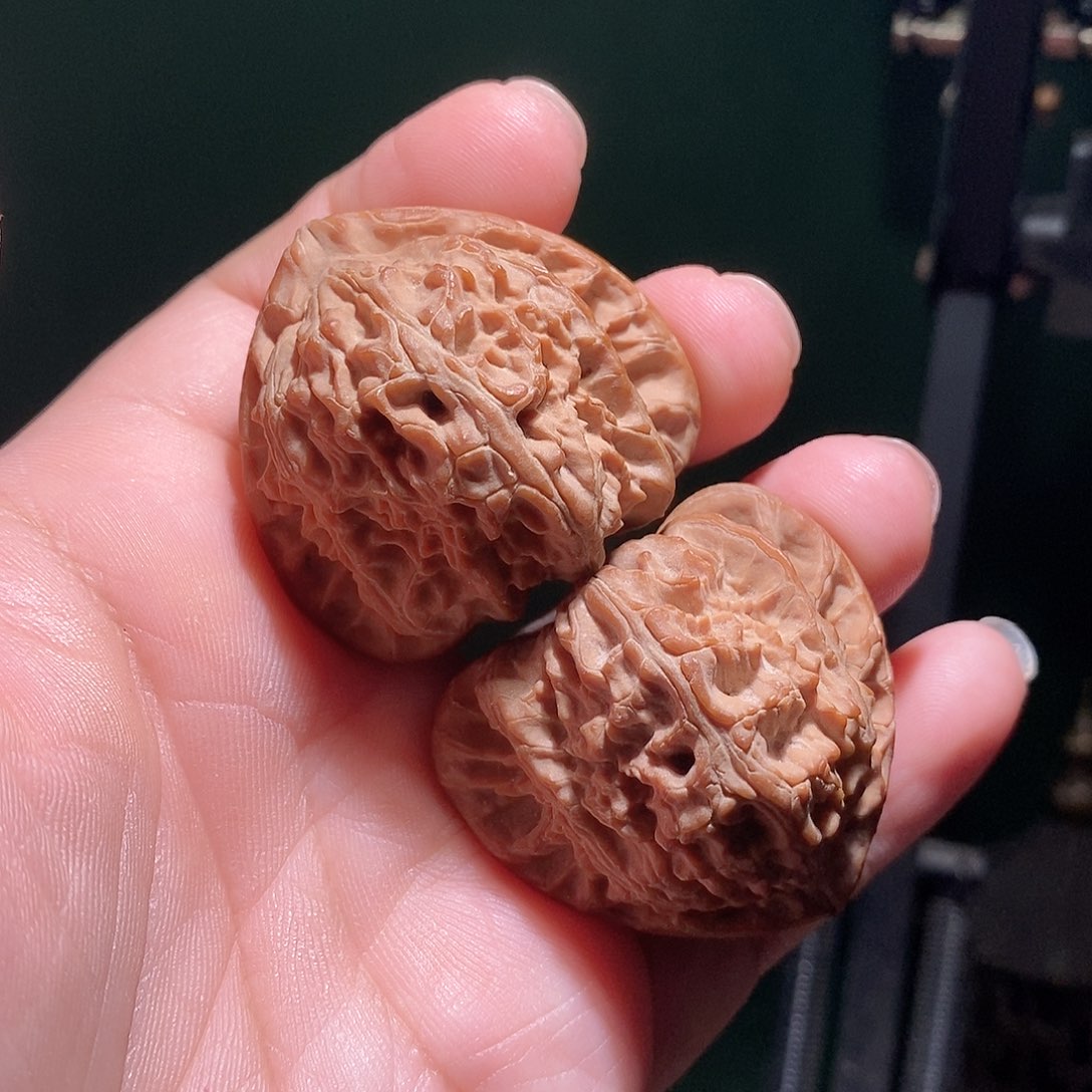 文玩核桃把件42三角白