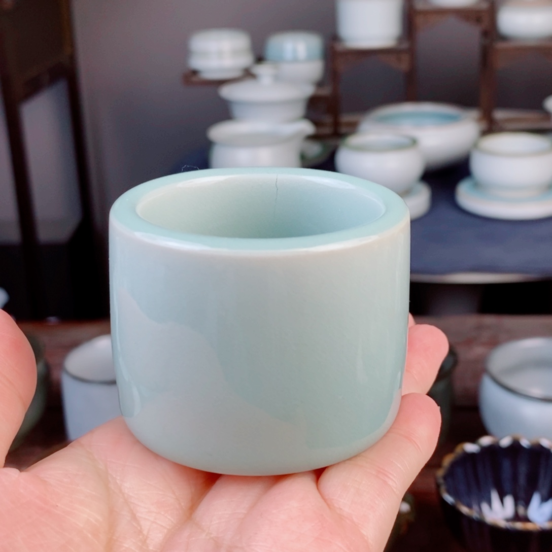 朱砂胎粉青釉板指杯 不开片 托烧 微瑕 