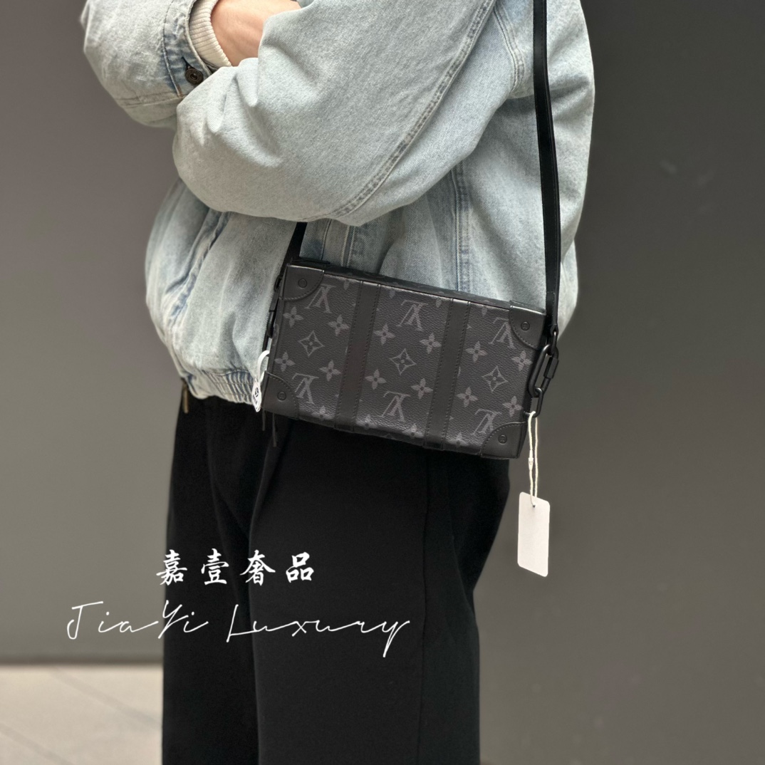 99新 LV    (6672)Lv trunk黑武士扁盒子