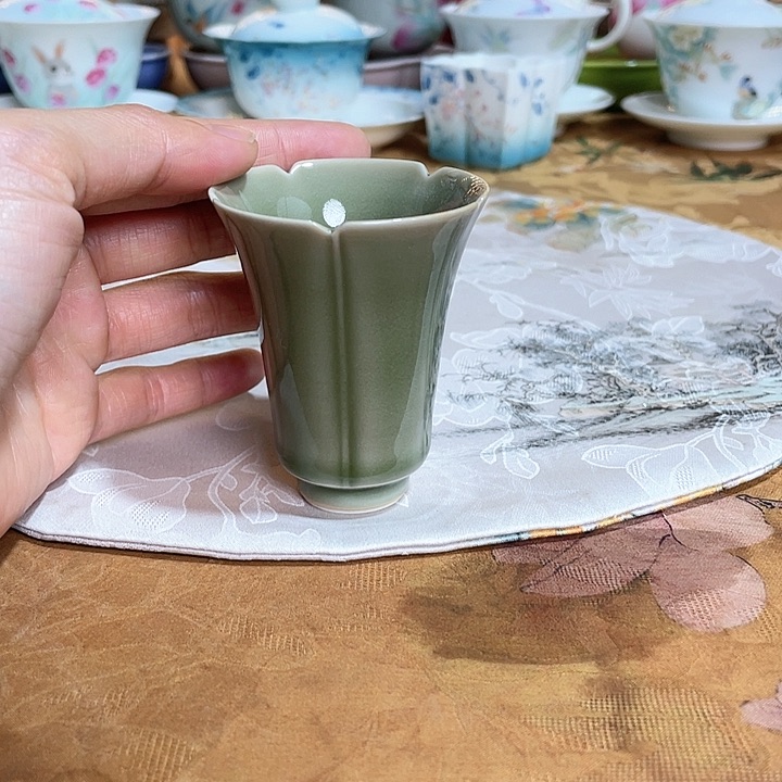 【闪购商品】瓷片   梅子青闻香杯哈哈