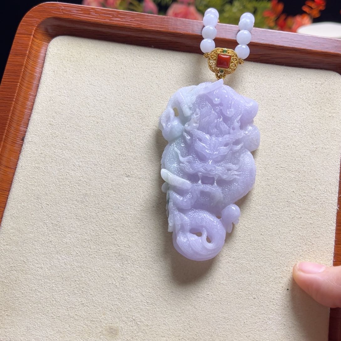 翡翠颈饰未镶嵌紫龙