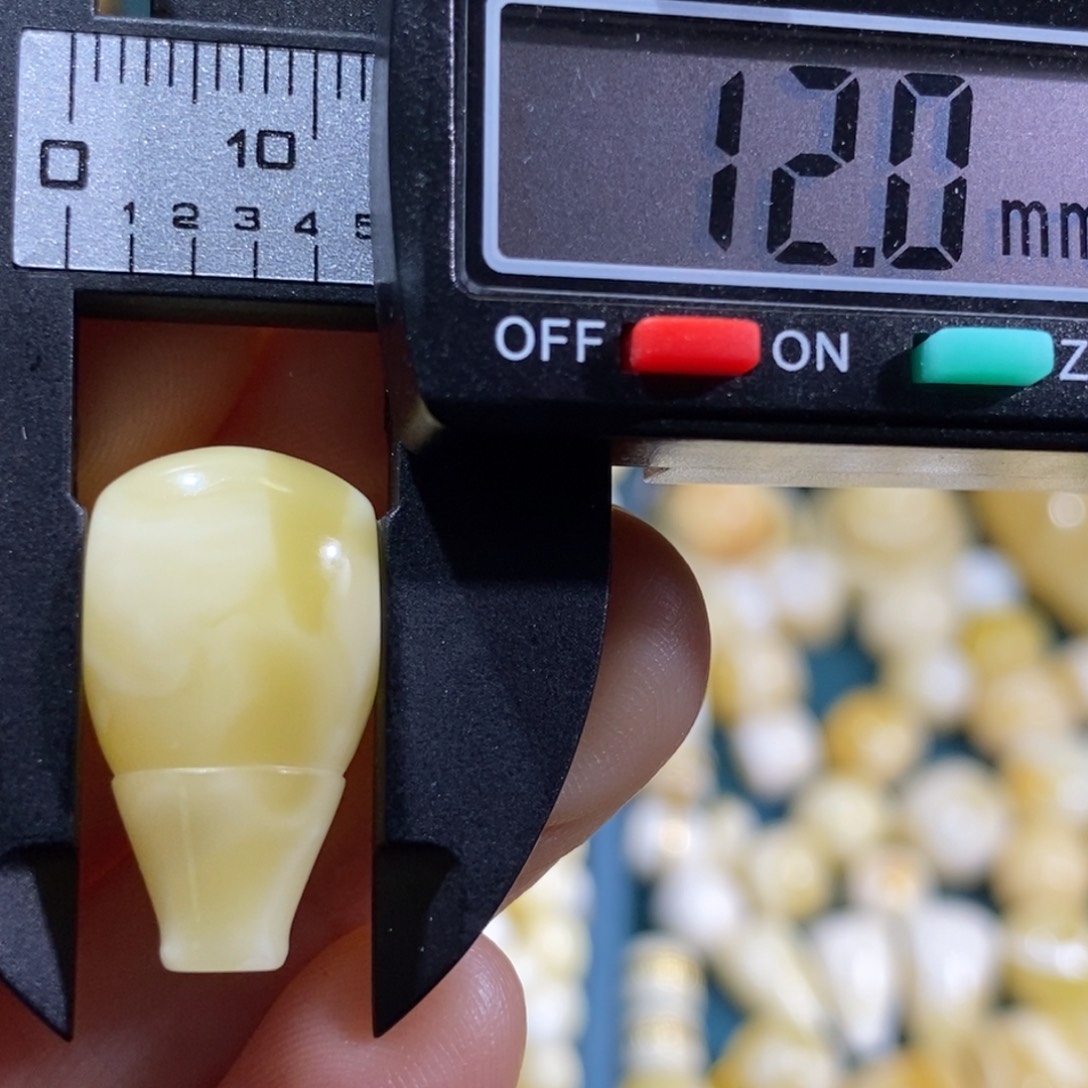 蜜蜡裸石未镶嵌配饰