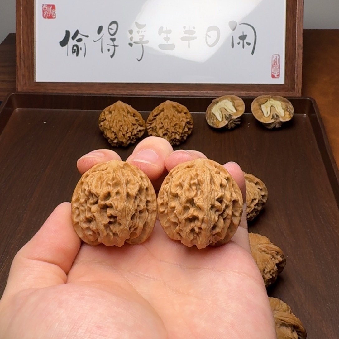 文玩核桃吊坠苹果园