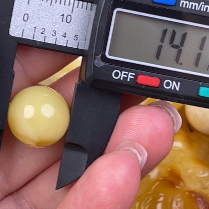 蜜蜡未镶嵌裸石微瑕402