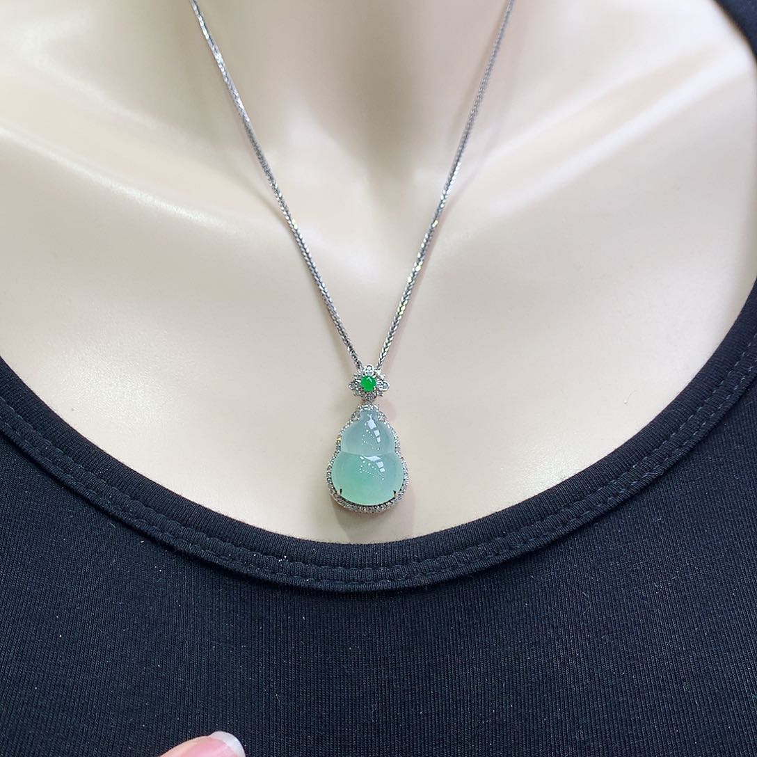 翡翠颈饰18K金镶嵌葫芦