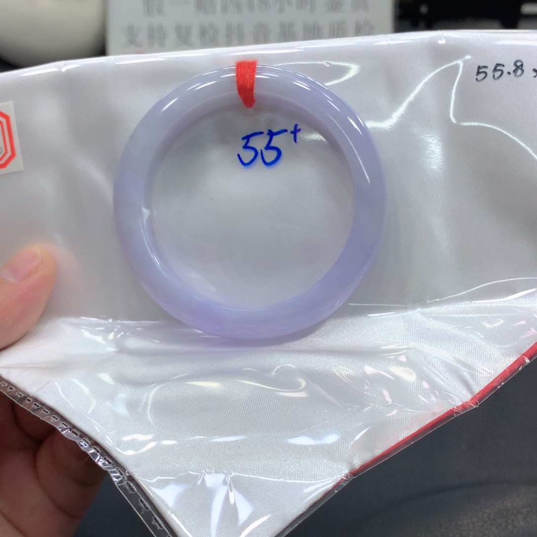 翡翠手镯未镶嵌翡翠手镯