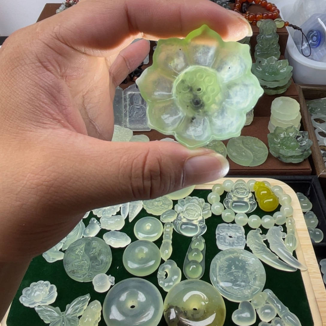 未镶嵌蛇纹石玉颈饰