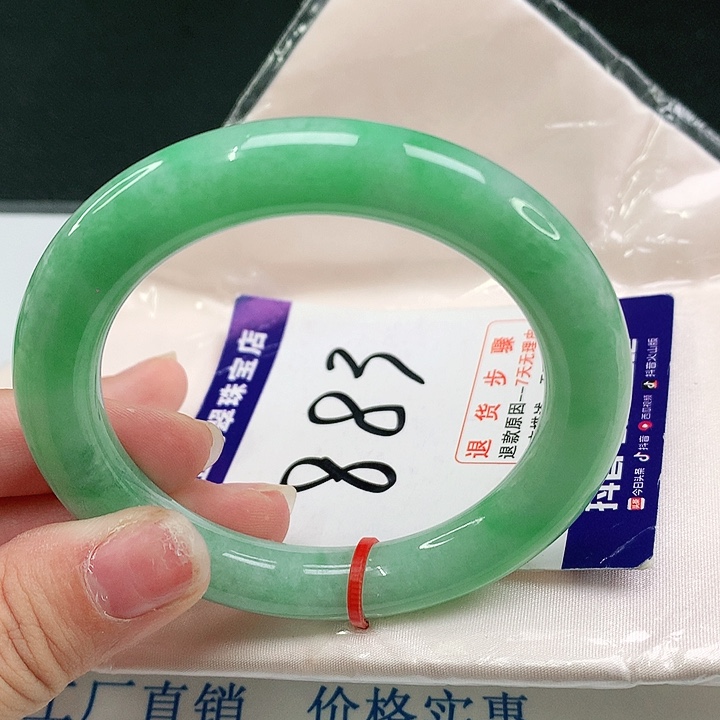 翡翠手镯未镶嵌翡翠