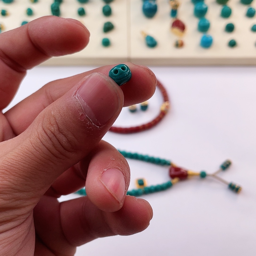 绿松石颈饰未镶嵌