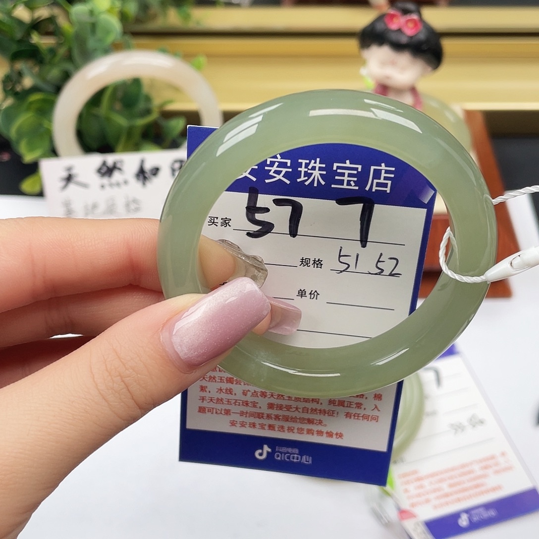 和田玉未镶嵌手镯