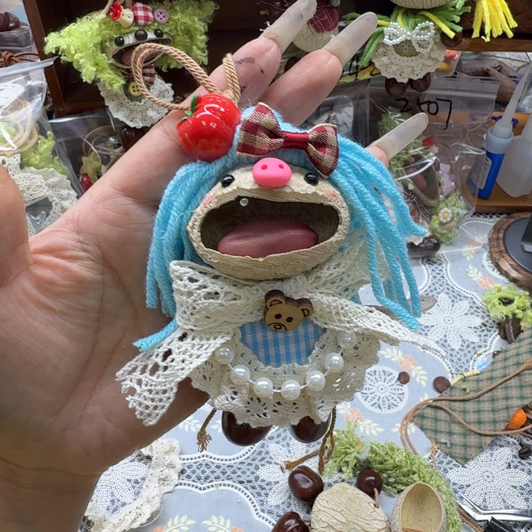 布艺非金属番茄猪猪女孩