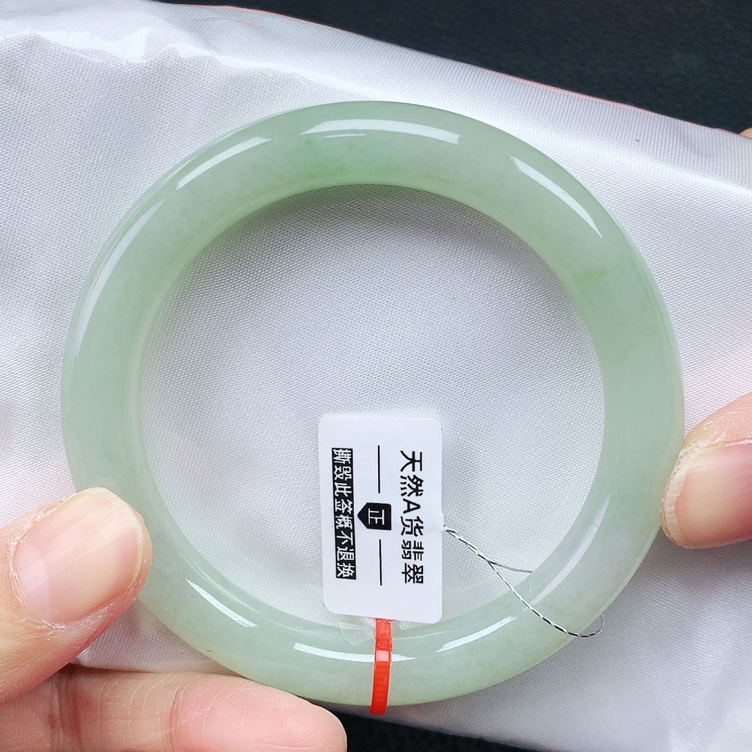 翡翠手镯未镶嵌54圈