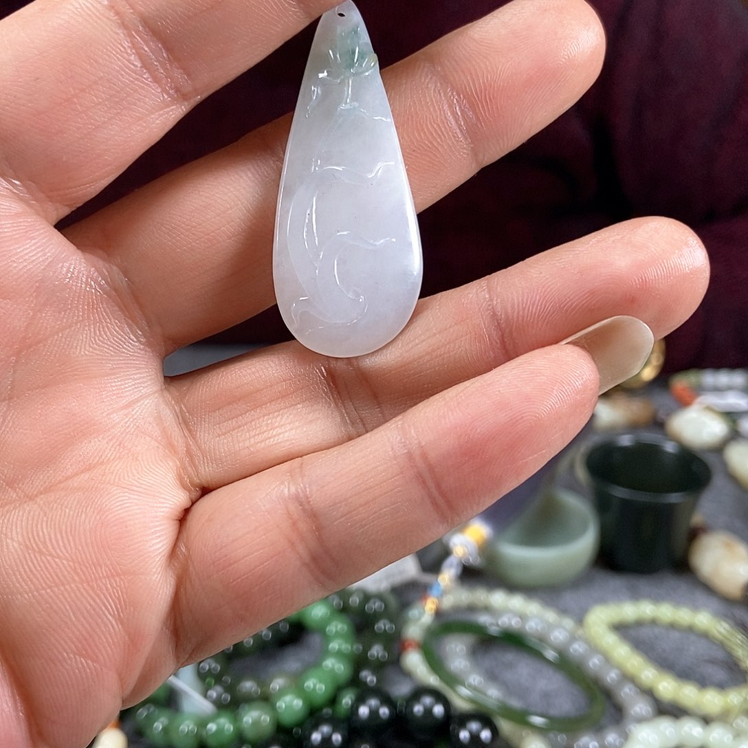 翡翠颈饰未镶嵌风*然