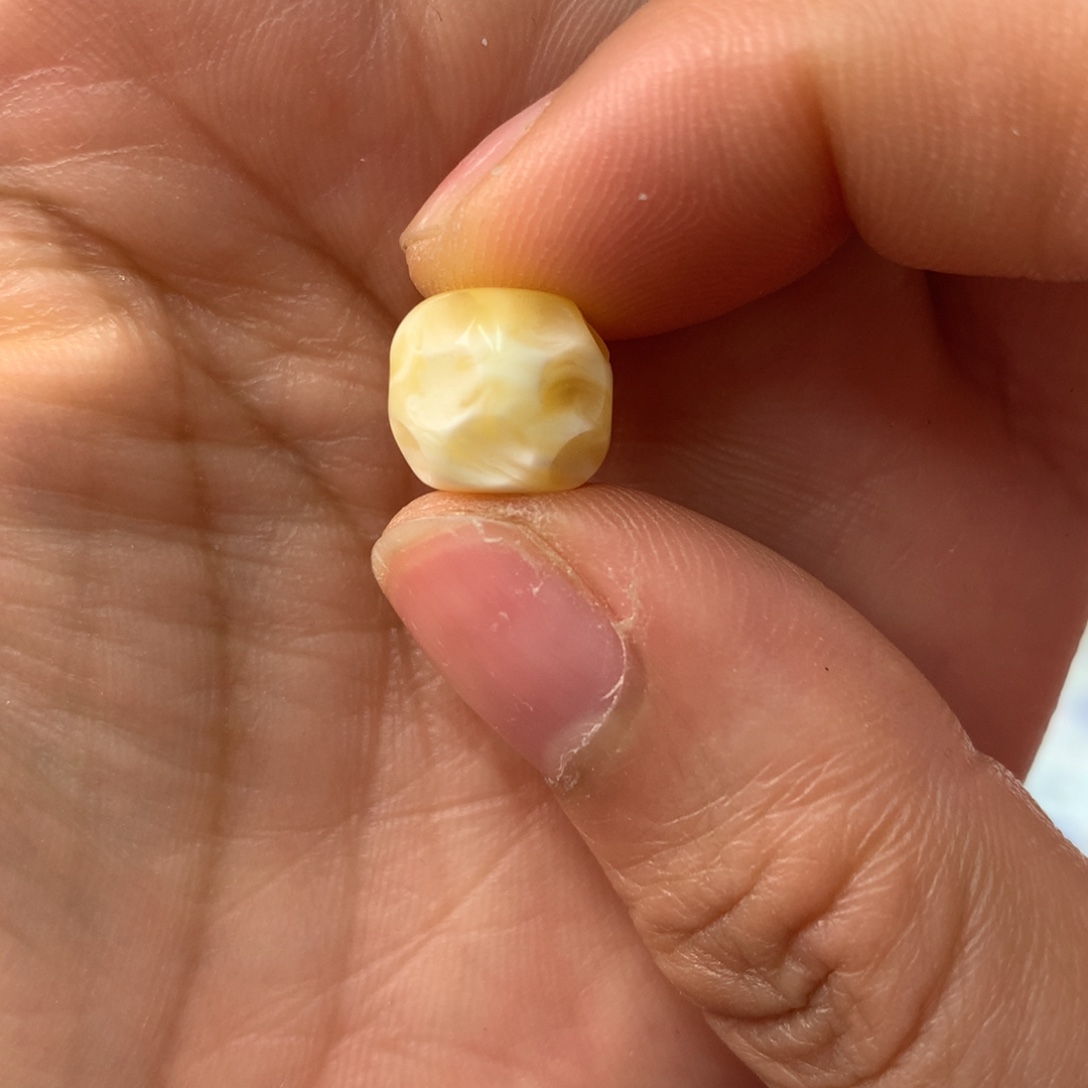 J***k琥珀未镶嵌裸石蜜蜡